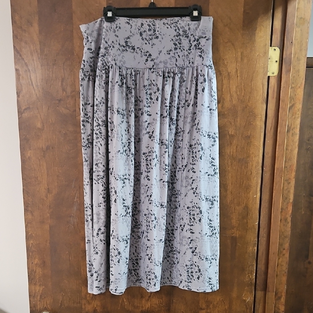Chic Black and Gray A-Line Midi Skirt